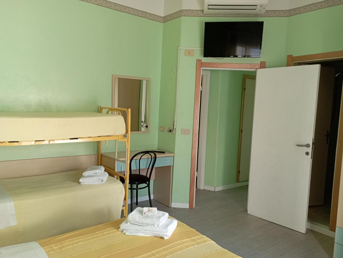 ריצ'יונה Hotel Raul מראה חיצוני תמונה