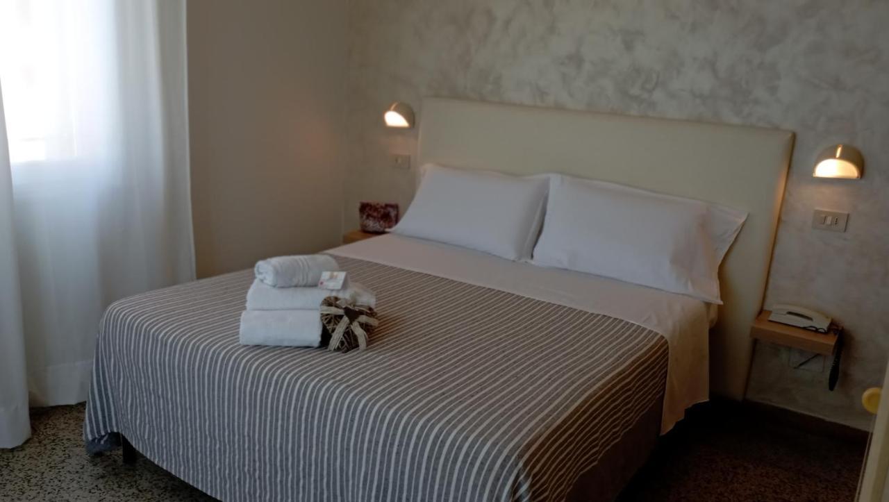 ריצ'יונה Hotel Raul מראה חיצוני תמונה