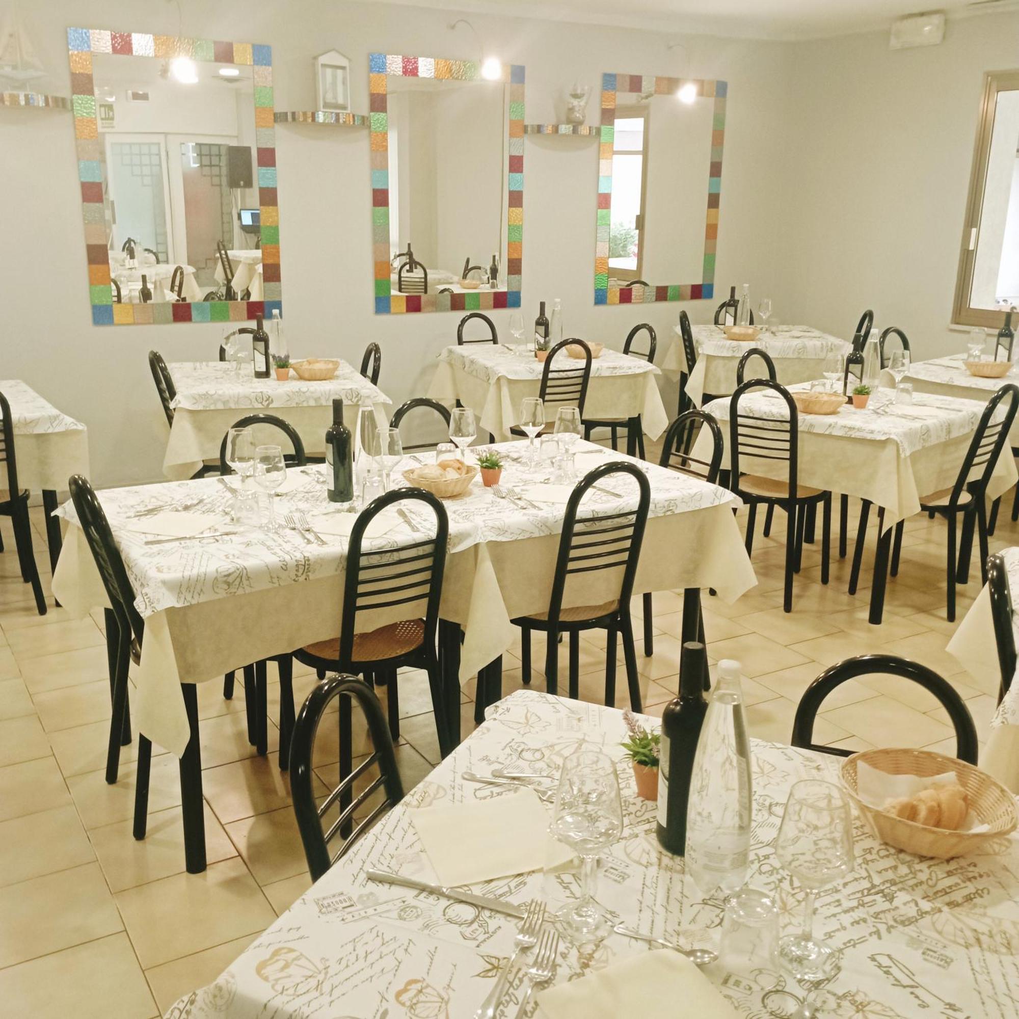 ריצ'יונה Hotel Raul מראה חיצוני תמונה